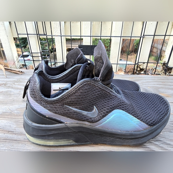 Nike Black and Blue Athletic Shoes with Air Max Cushioning - Picture 3 of 11